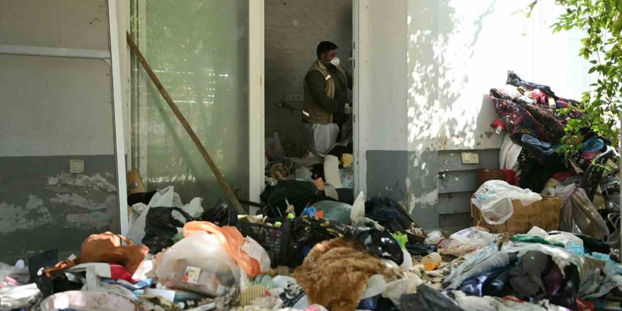 Kuşadası’nda çöp ev operasyonu