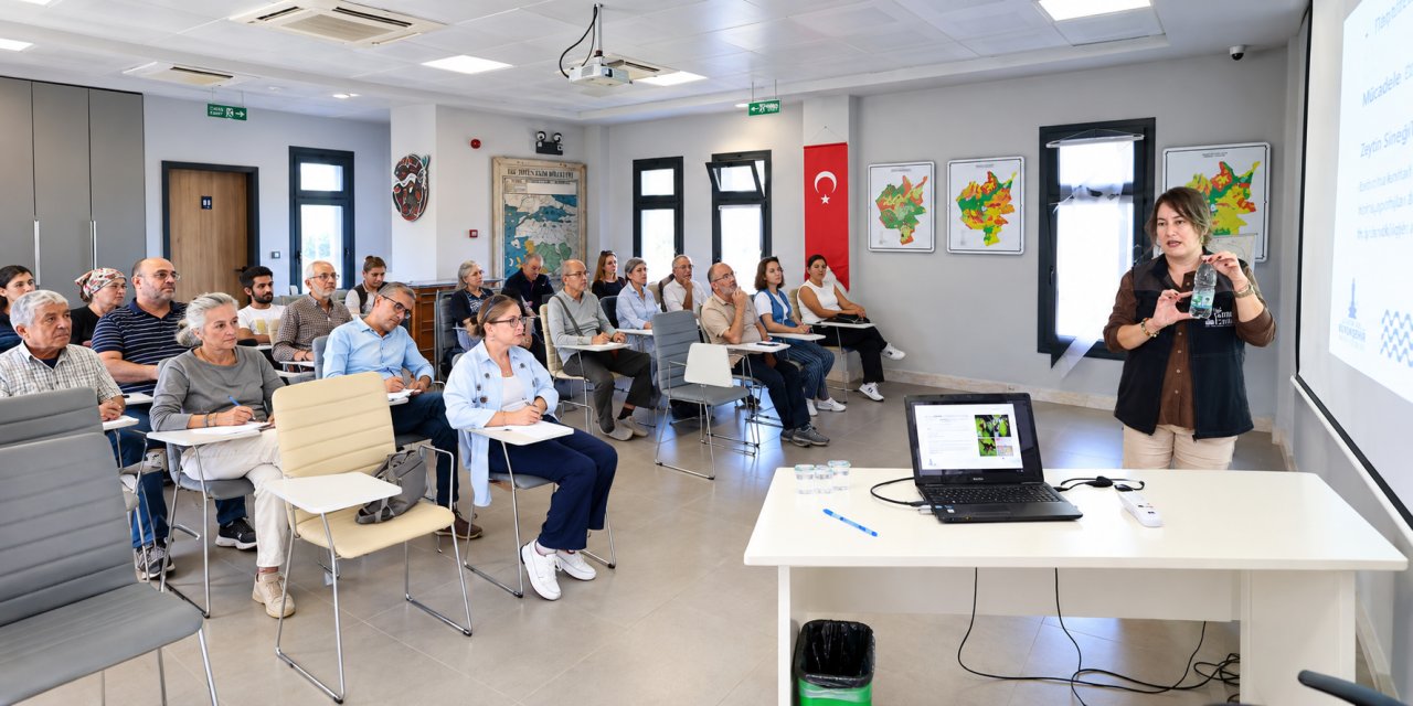 Selçuk’ta zeytin üreticilerine budama ve zararlılarla mücadele eğitimi