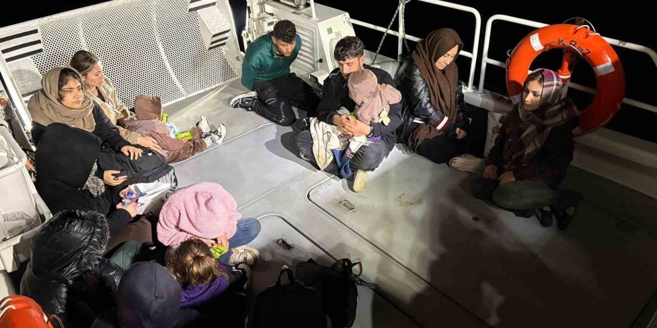 Kucaklarında çocuklarıyla yola çıkan düzensiz göçmenler yakalandı