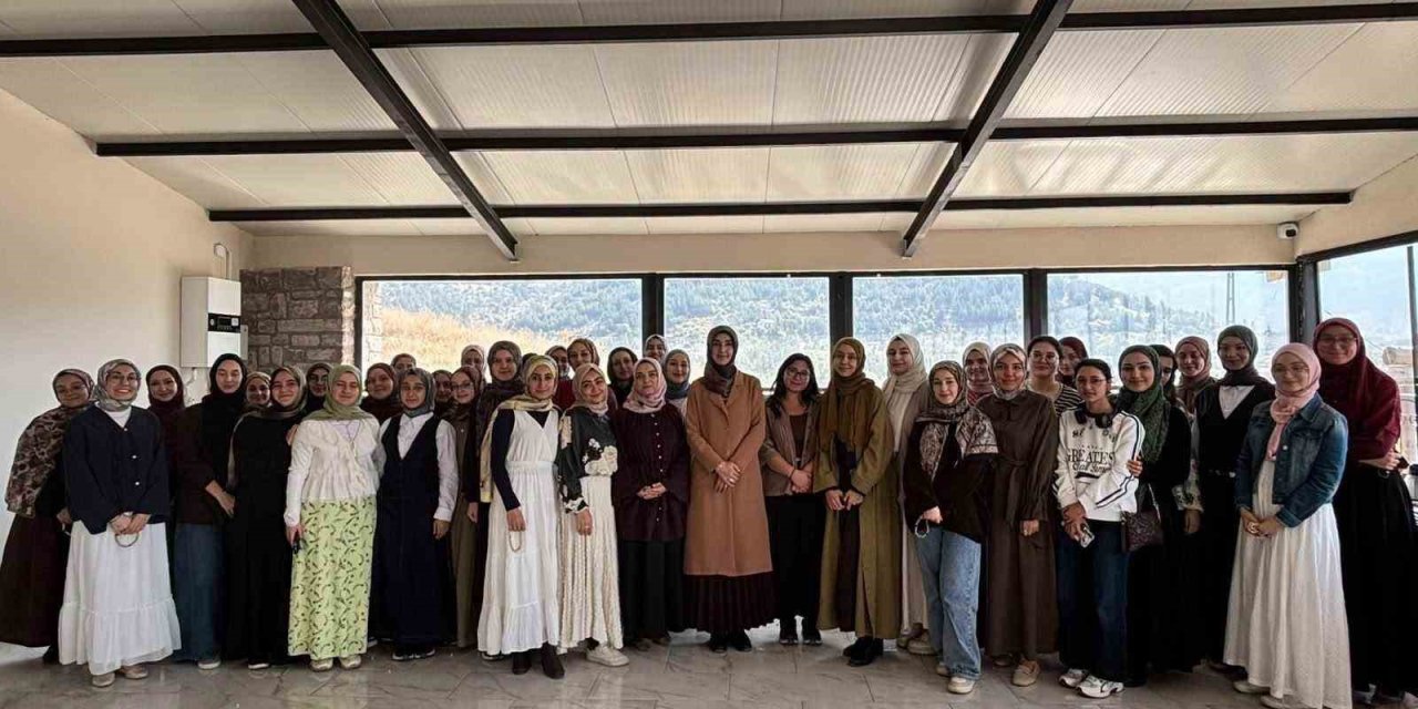 Anatoprak üniversite öğrencileriyle bir araya geldi