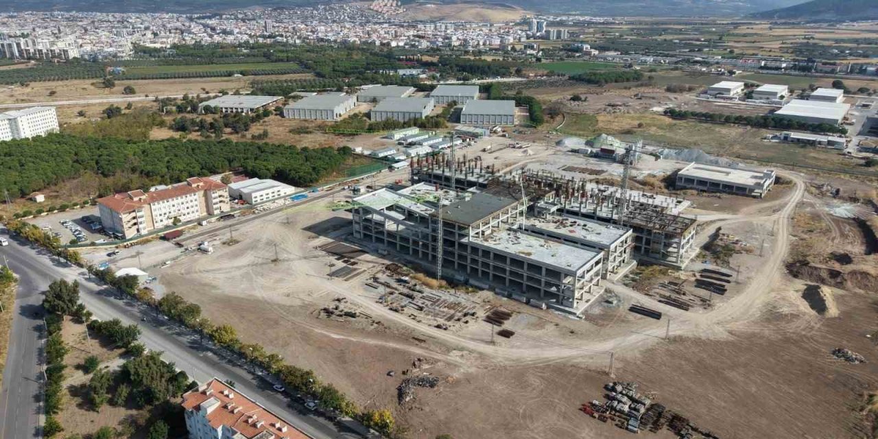 Akhisar’daki 450 yataklı hastanede inşaat çalışmaları sürüyor