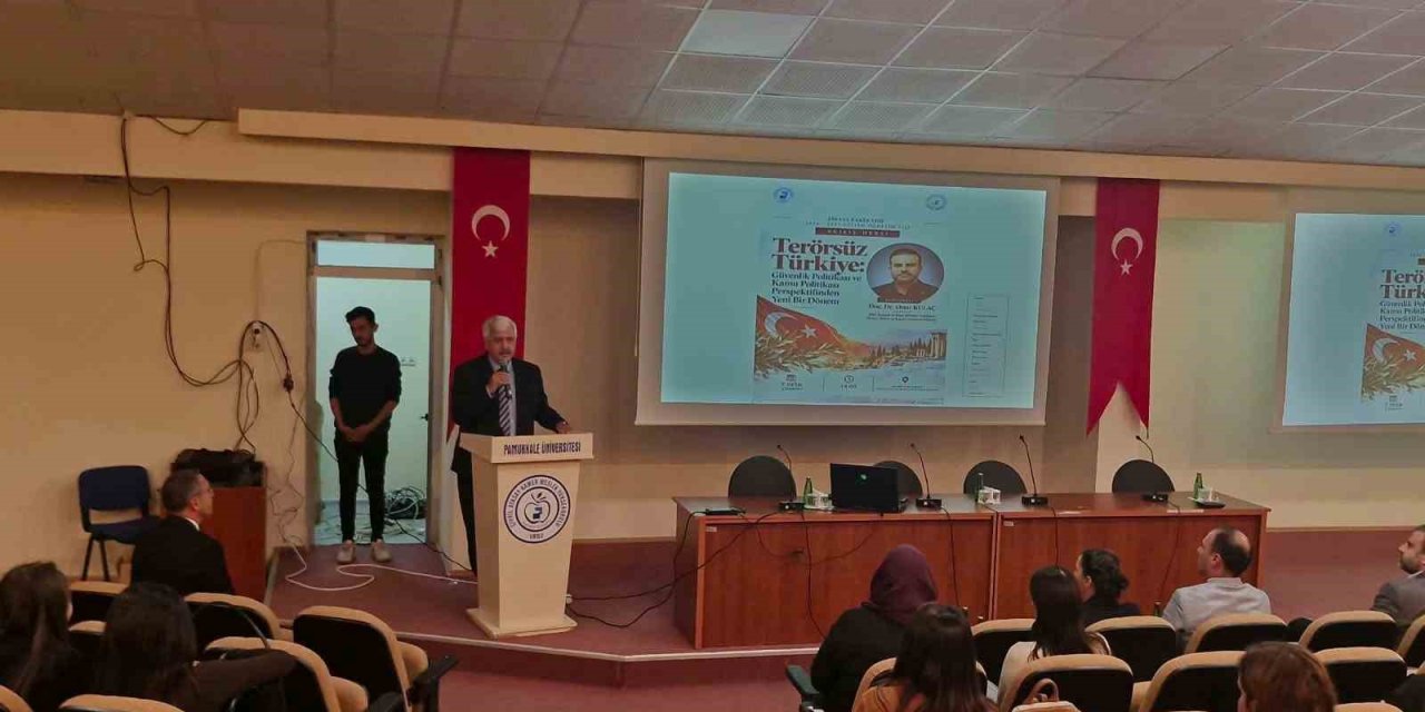 Çivril’de yeni akademik yıl "Terörsüz Türkiye" dersiyle başladı