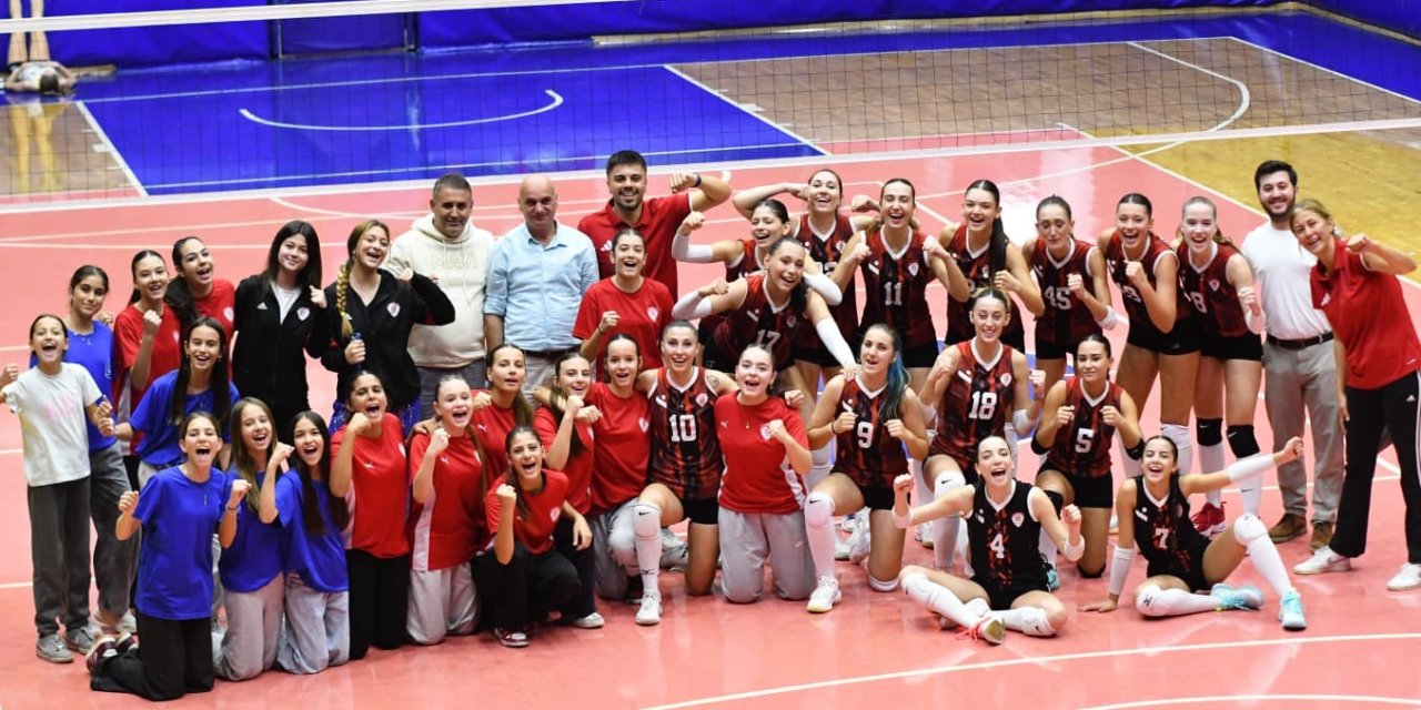 Kadın voleybolculardan muhteşem geri dönüş