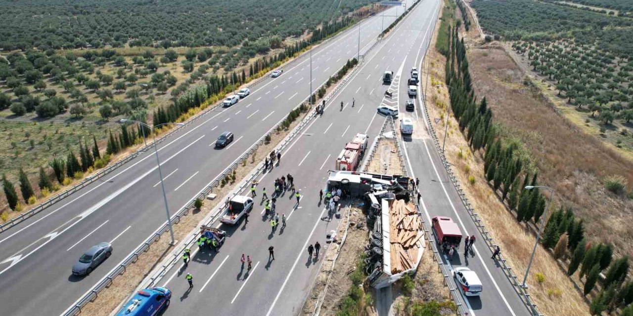 Akhisar’da 11 kişinin öldüğü kazada 2 sürücü tutuklandı