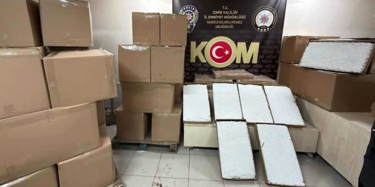 İzmir’de minibüsten 1 milyondan fazla makaron çıktı