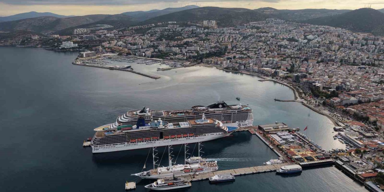Kuşadası’na 4 kruvaziyerle 6 bin turist geldi