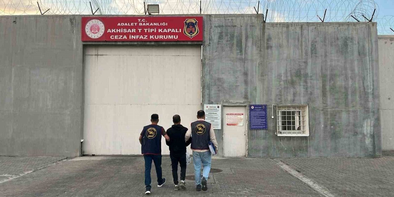 Manisa’da 78 yıl 11 ay hapis cezasıyla aranan şahıs yakalandı
