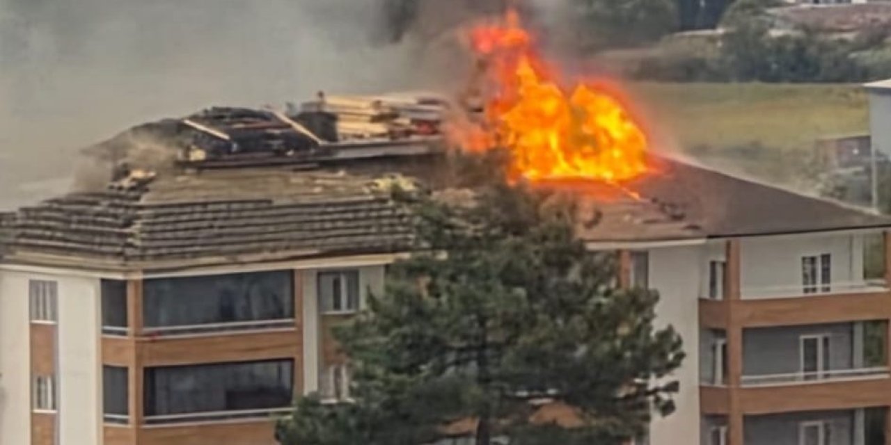 Buldan’da apartmanın çatısı alevlere teslim oldu