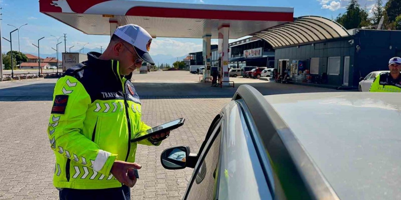 Bolvadin’de jandarma ekipleri trafik denetimlerini arttırdı