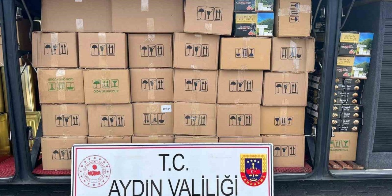 Şehirlerarası otobüste kaçak incir ele geçirildi