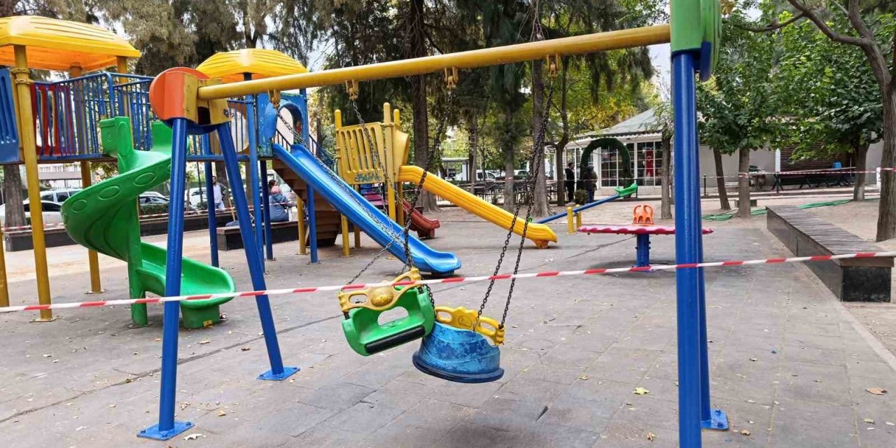 Şehzadeler’de 67 mahallede park ve spor alanları yenileniyor