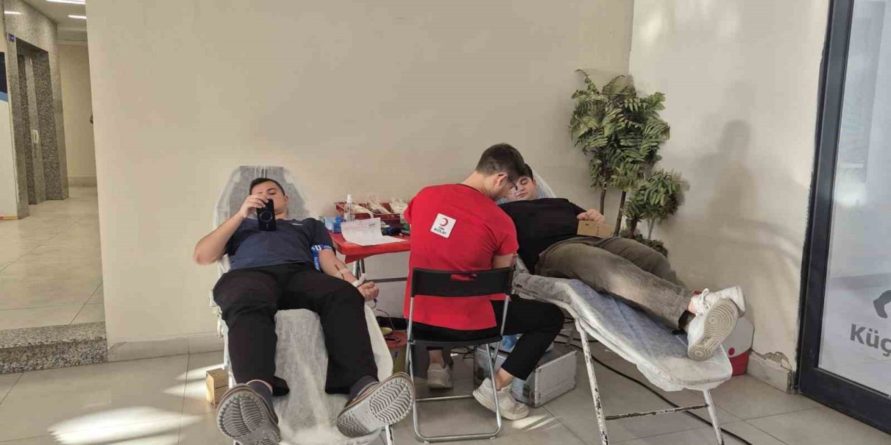 Manisa’daki KYK yurtlarından kan bağışına hayat veren destek
