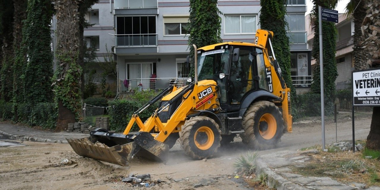 Kuşadası’nda fırtına sonrası ekipler sahaya indi