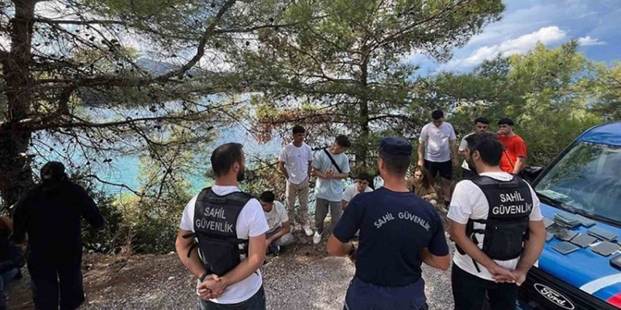 Özgök koyunda 18 düzensiz göçmen yakalandı