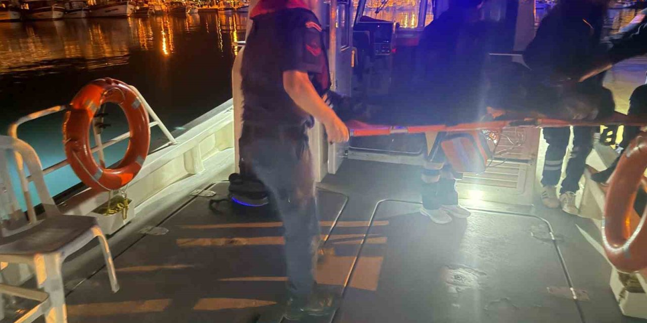 Ticari gemide rahatsızlanan şahıs denizden tıbbi tahliyesi yapıldı