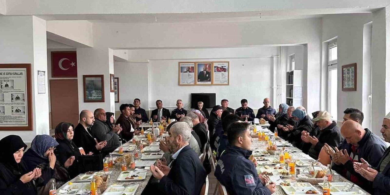 Altıntaş’ta şehit aileleri onuruna yemek programı düzenlendi