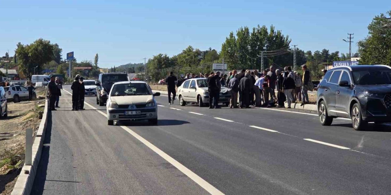 Karşıya geçmek isterken otomobilin çarptığı yaşlı adam hayatını kaybetti