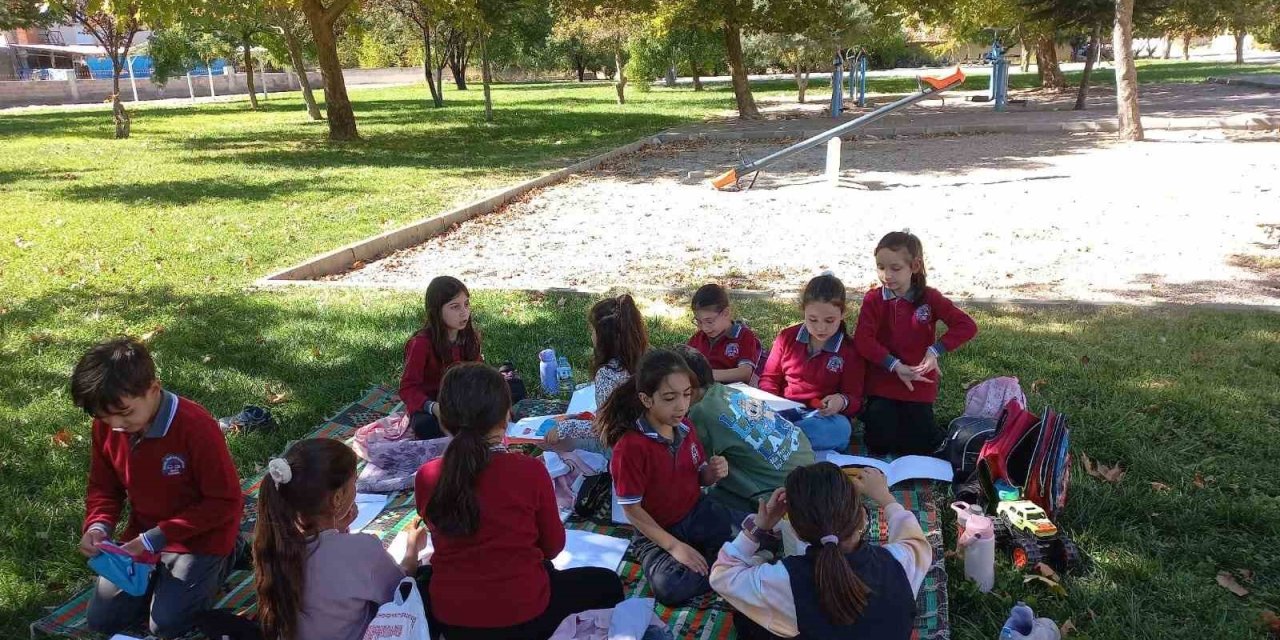 Minikler hem oynadı hem sağlıklı beslenmeyi öğrendi