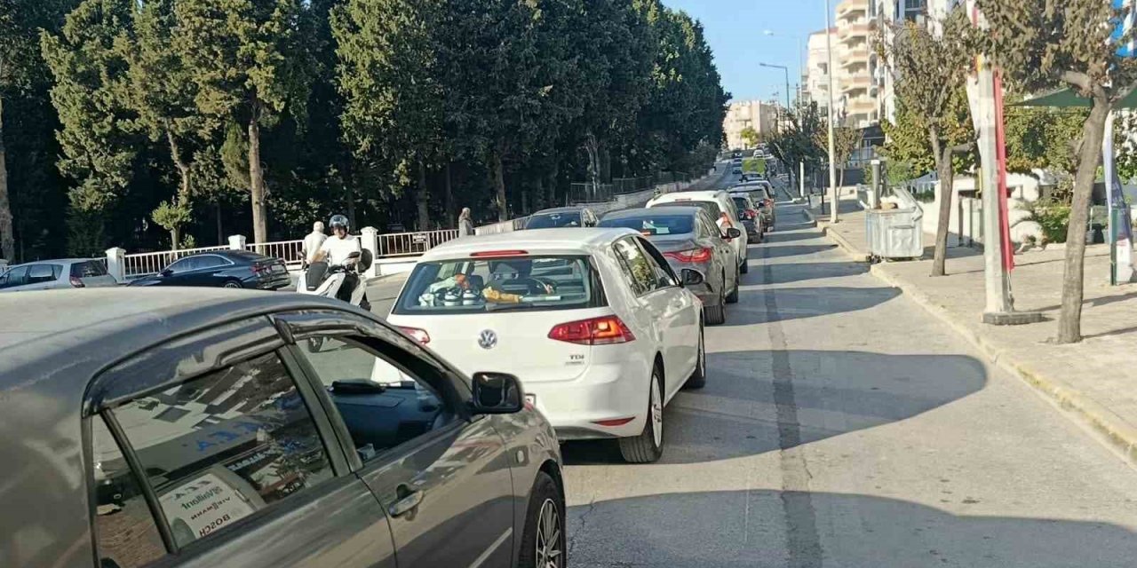 İzmir’de trafiğe kayıtlı araç sayısı 2 milyon 185 bin 457 oldu