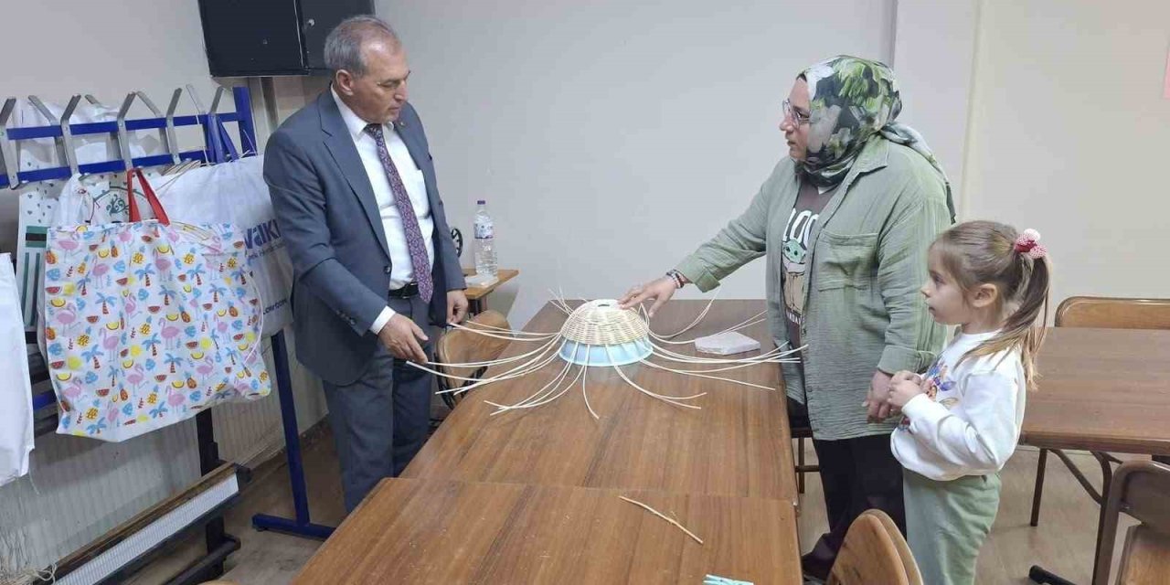 Eğitim yöneticileri sahadaki ihtiyaçları yerinde belirliyor