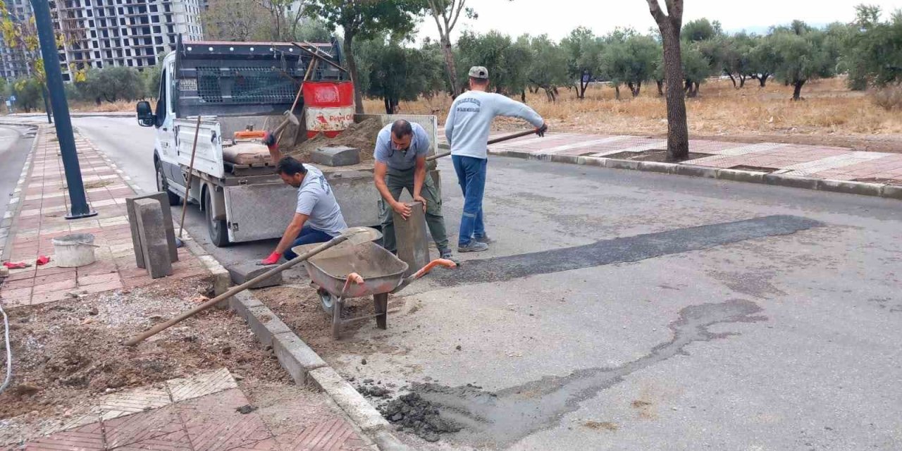 Altyapı çalışmaları sonrası tahrip olan yol ve kaldırımlar yenileniyor