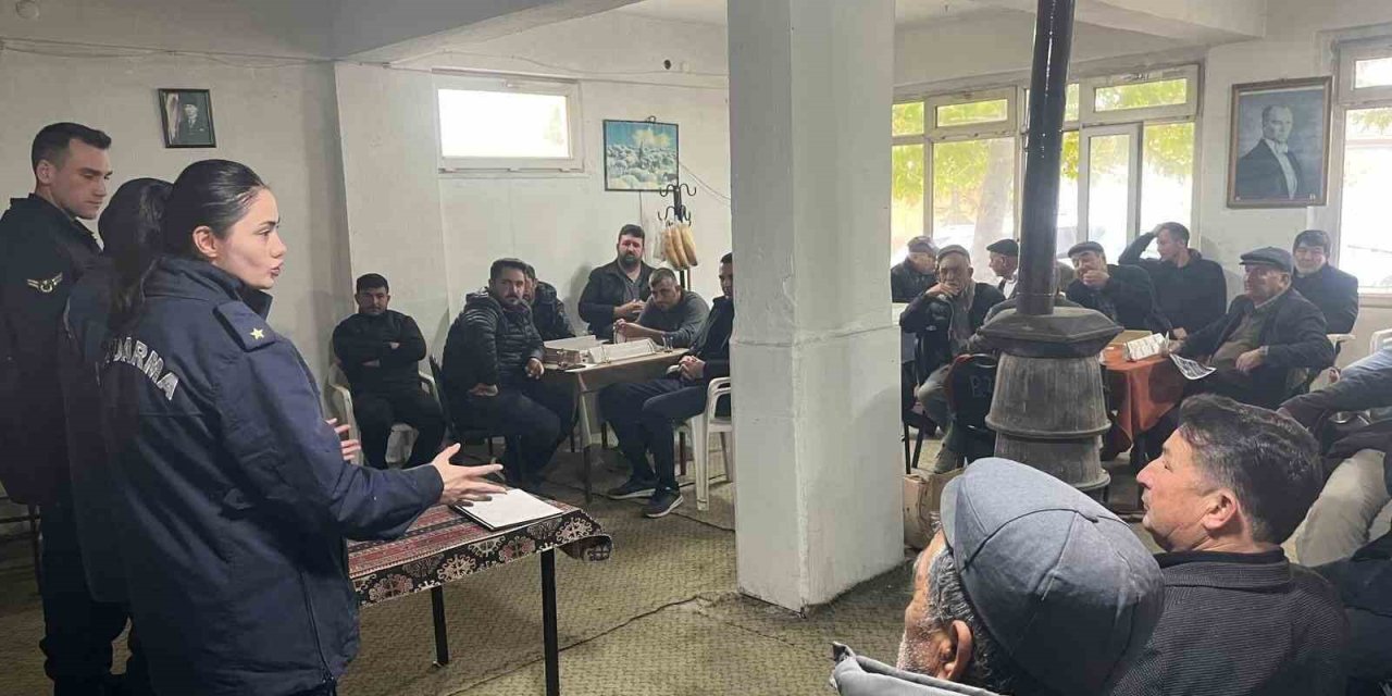 Jandarmadan silah ruhsatı bulunan vatandaşları bilgilendirdi
