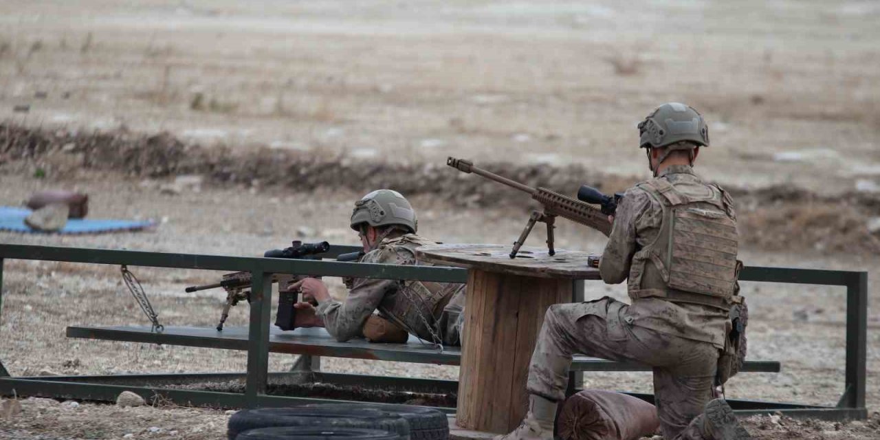 Boran-8’de keskin nişancıların hünerli atışları nefes kesti