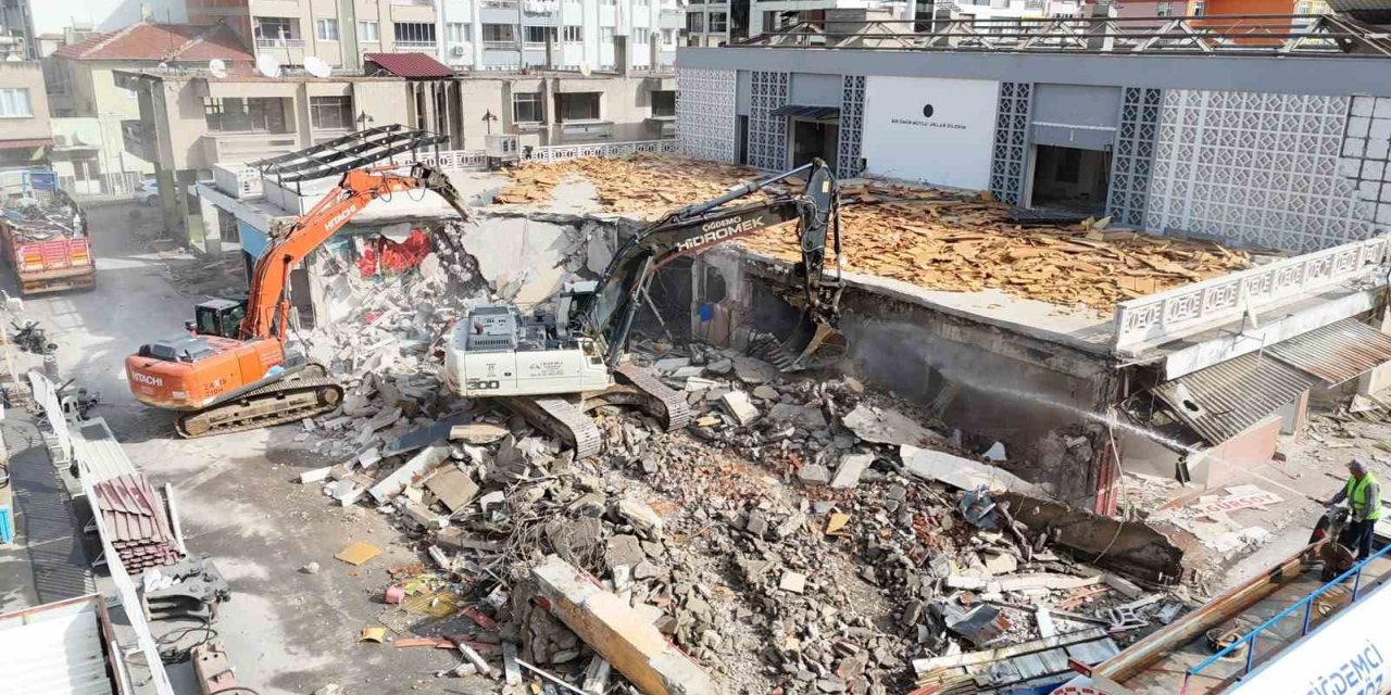 Nazilli Ahmet Şensan Kültür Merkezi’nde yıkım çalışmaları başladı