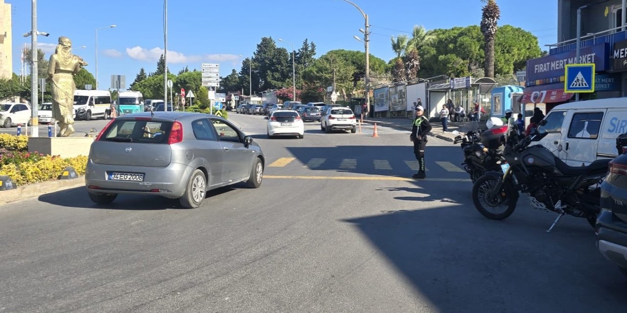 Çeşme’de yayalara yol vermeyen sürücülere ceza