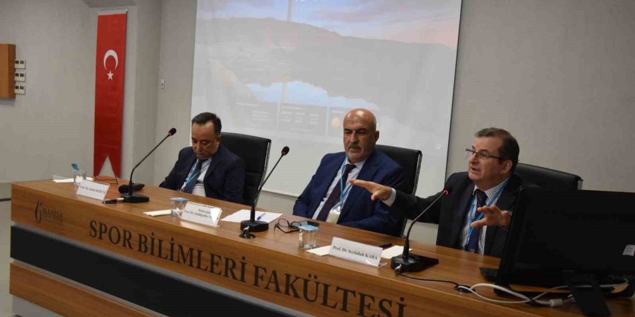 Manisa’nın dini ve kültürel mirasının konu edinildiği sempozyum başladı