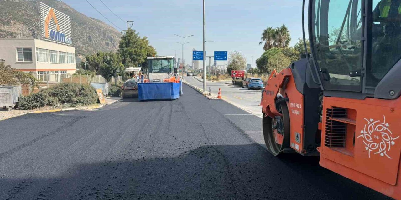 Aydın’ın 17 ilçesinde yol çalışmaları eş zamanlı sürüyor