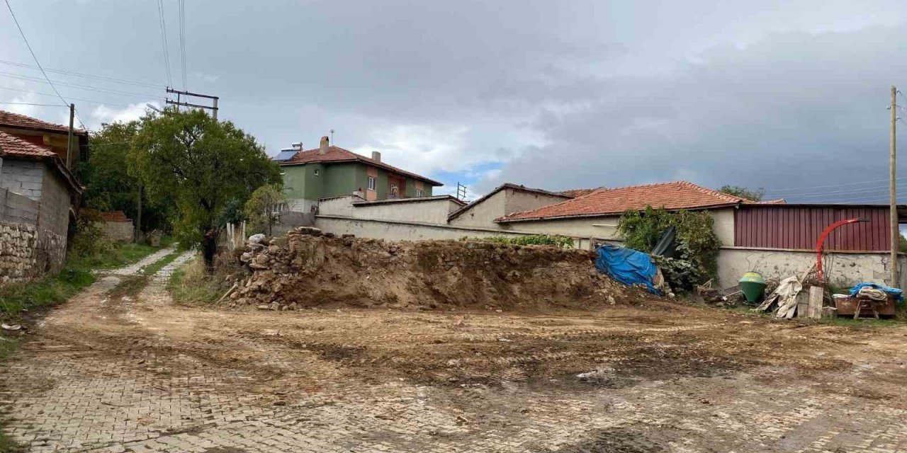 Uşak’ta metruk yapılar yıkılıyor