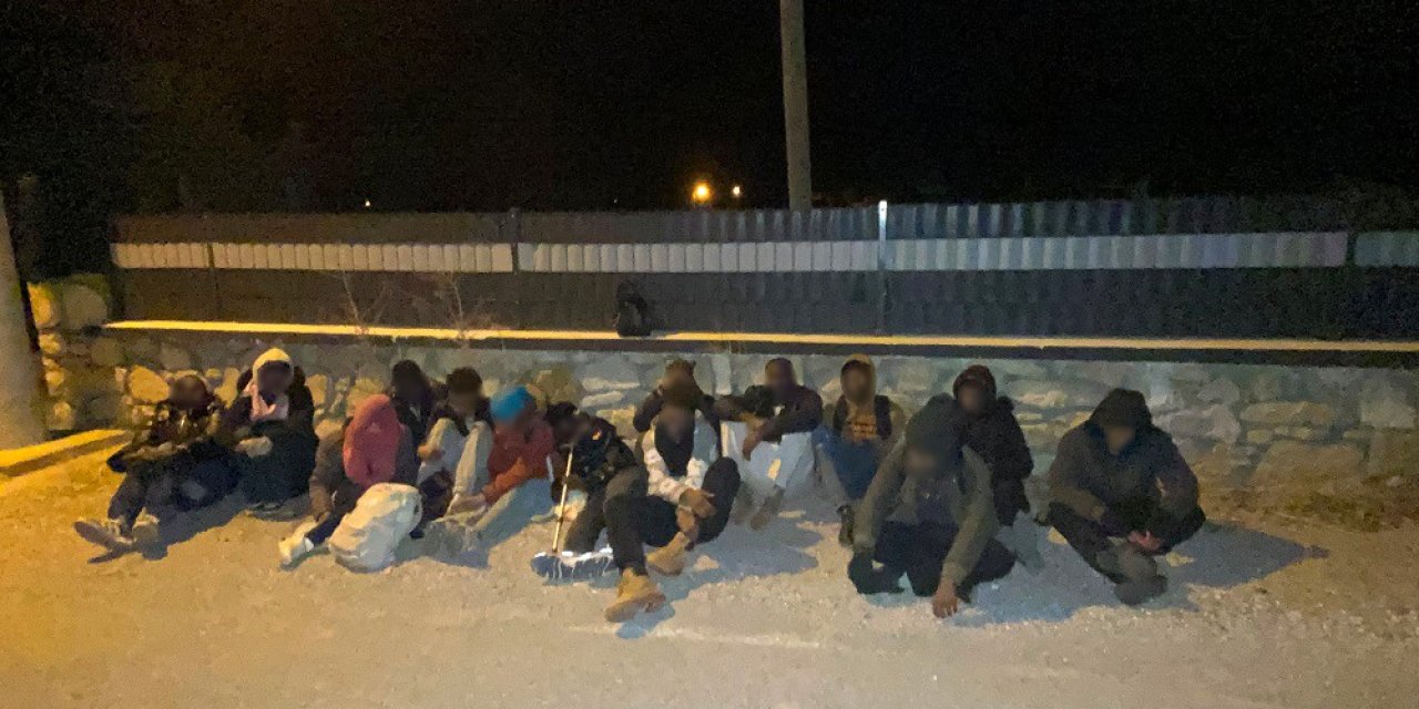 İzmir’de 16 düzensiz göçmen yakalandı