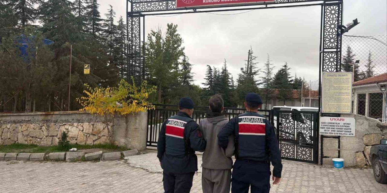 Jandarma aranan 42 kişiyi yakaladı