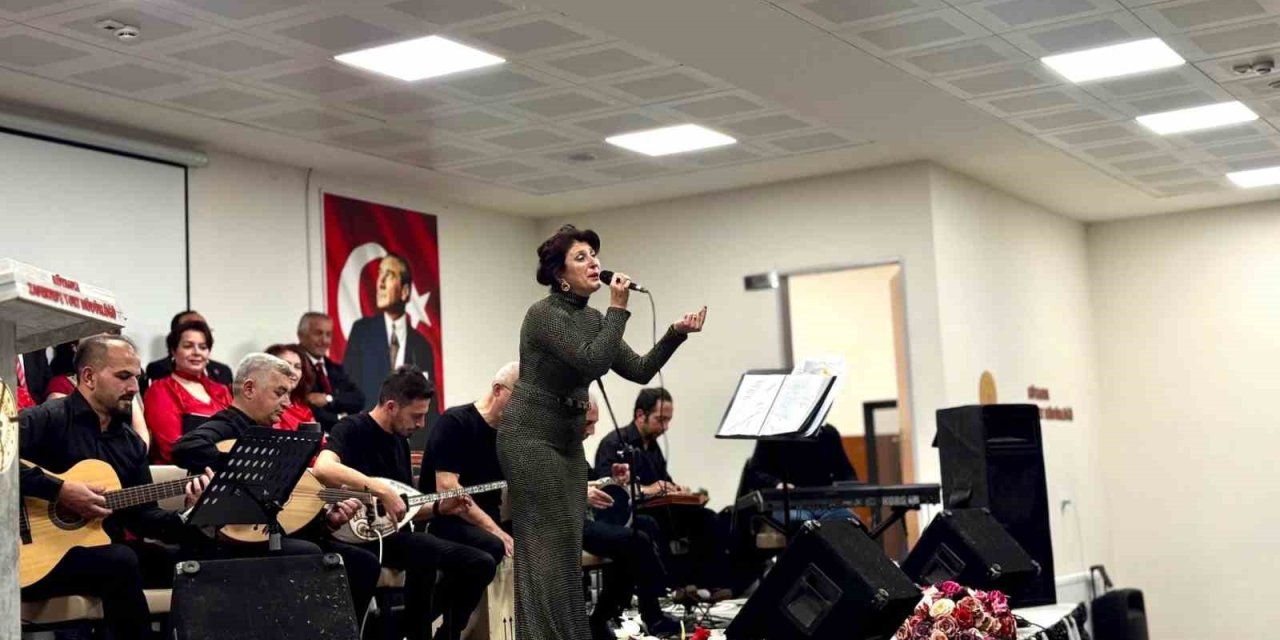 Kütahya’da kız öğrenci yurdunda Türk sanat müziği konseri düzenlendi