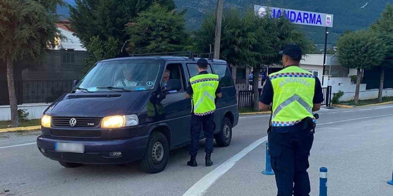 Muğla’da Jandarma trafik denetimlerinde 45 sürücünün ehliyeti geri alındı