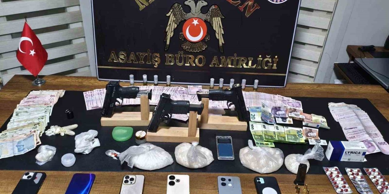 İzmir’de uyuşturucu ve silah operasyonu: 5 gözaltı