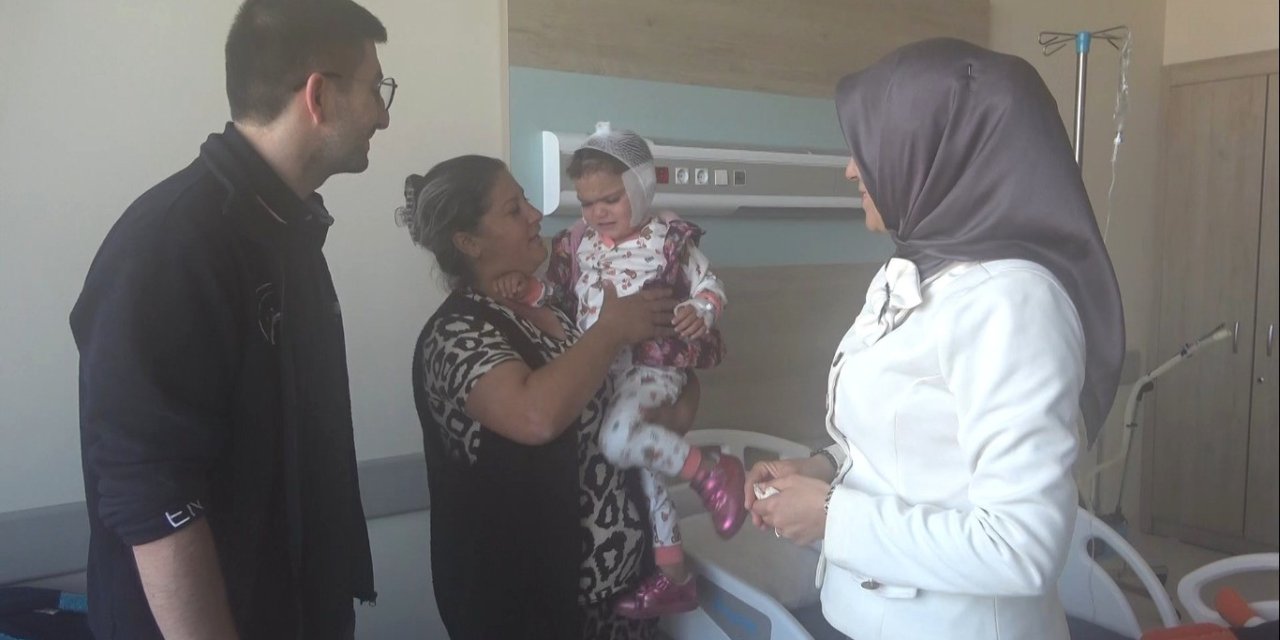 Kütahya’da ilk kez 2 buçuk yaşındaki bir çocuğa biyonik kulak ameliyatı yapıldı