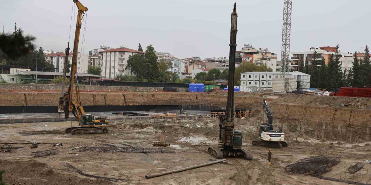 Aydın’da yeni adalet sarayı inşaatında kazıklar çakıldı