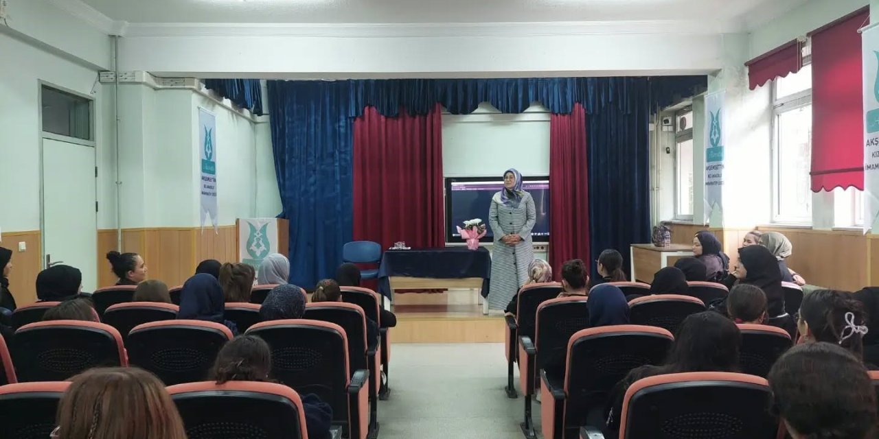 Kütahya Akşemsettin Kız Anadolu İmam Hatip Lisesi’nde "Peygamberimiz ve Aile" konulu seminer
