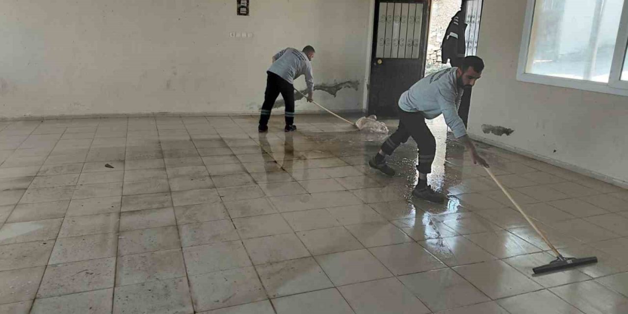 Şehzadeler Belediyesinden kamu binalarına bakım çalışması