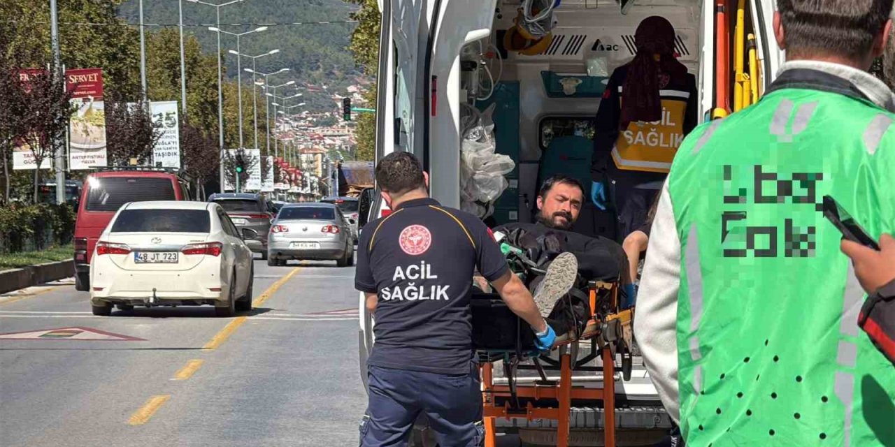 Menteşe’de kırmızı ışık ihlali kazaya neden oldu: 1 yaralı