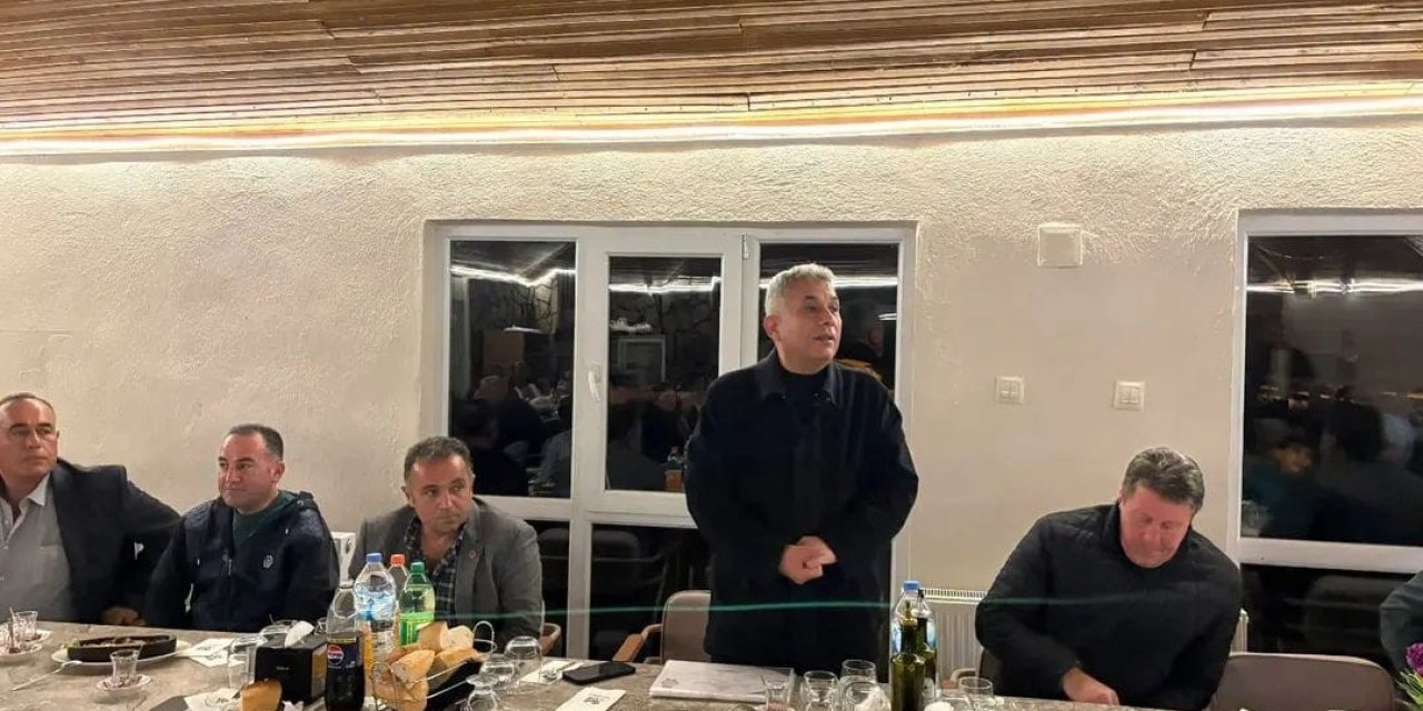 Çal Belediye Başkanı Ahmet Hakan, emekleri için muhtarlara teşekkür belgesi verdi
