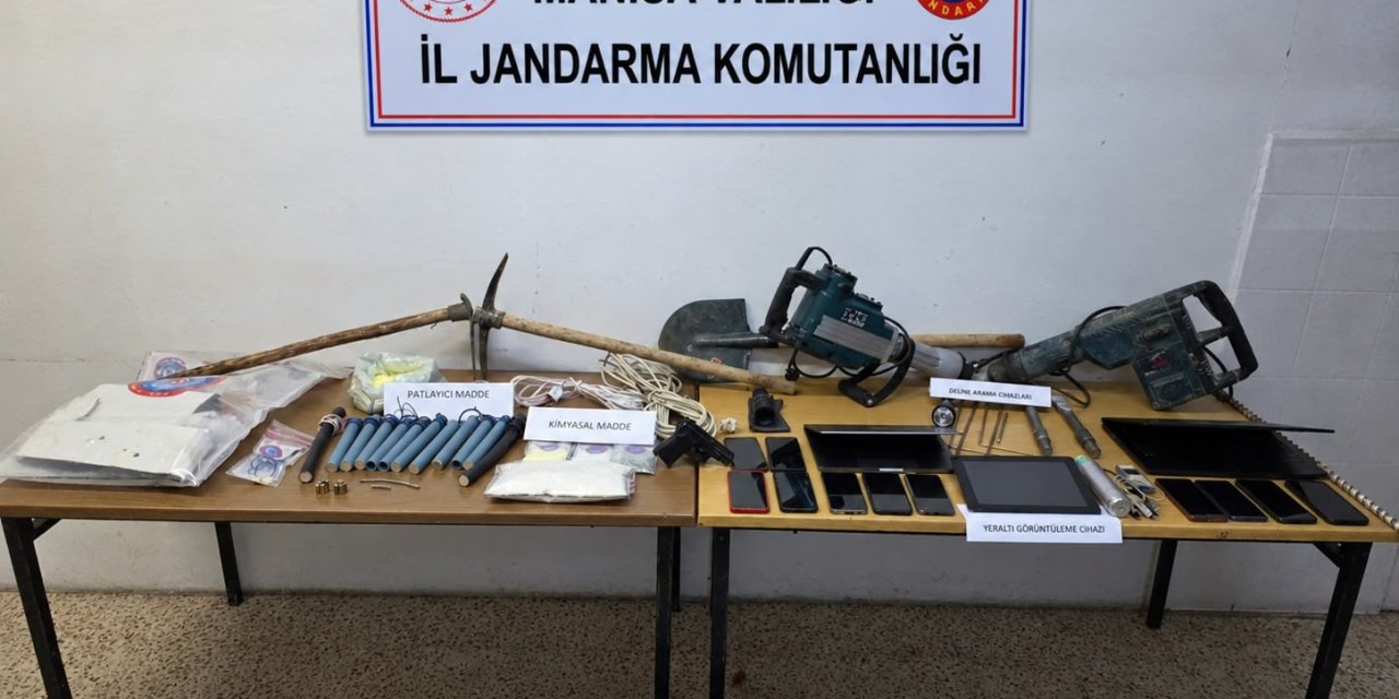 Gördes’te patlayıcılarla kaçak define kazısına suçüstü: 8 gözaltı