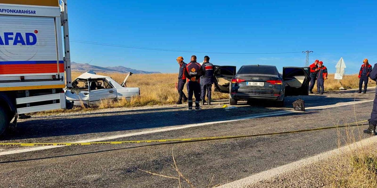 Afyonkarahisar’da otomobiller çarpıştı: 4 ölü