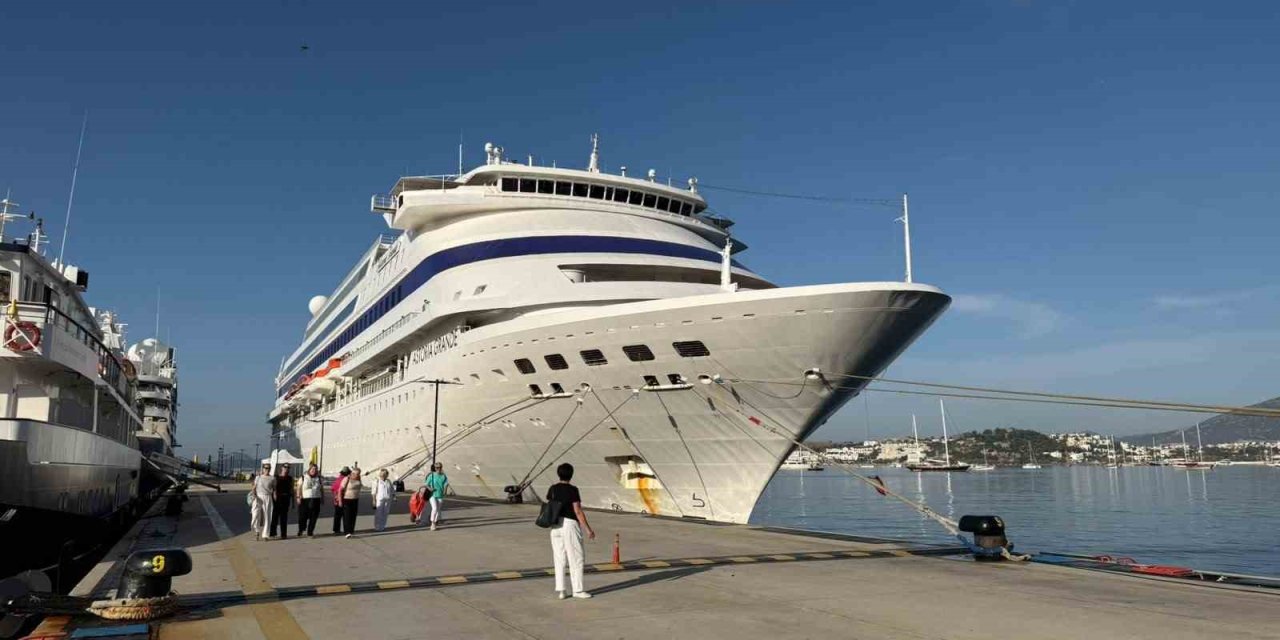 Bodrum’a üç kruvaziyer gemisiyle 650 turist geldi