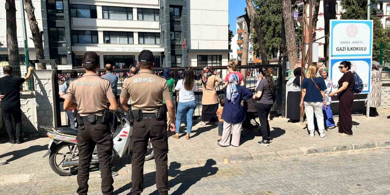 Manisa’da okul güvenliği için 8 bine yakın personel sahaya indi