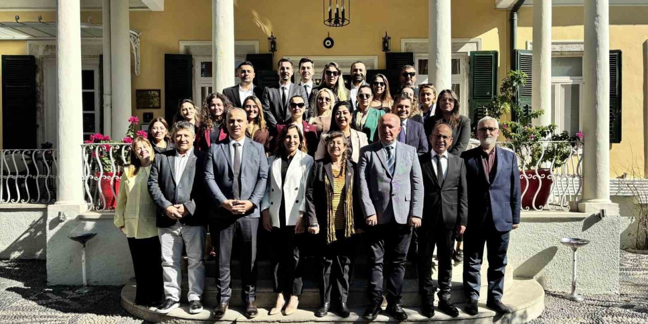 Muhtarlar Konfederasyonu temsilcileri ile Adm ve Gdz Elektrik temsilcileri İzmir’de buluştu