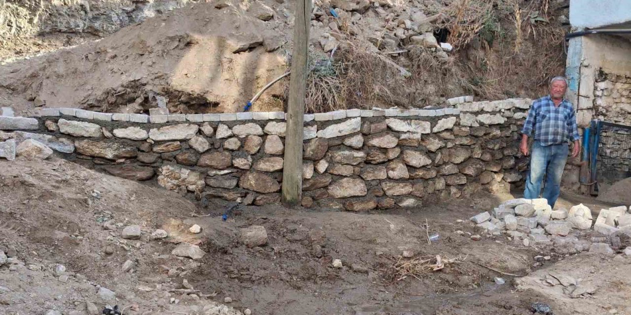 Esentepe Mahallesi’nde çevre düzenleme çalışmaları sürüyor