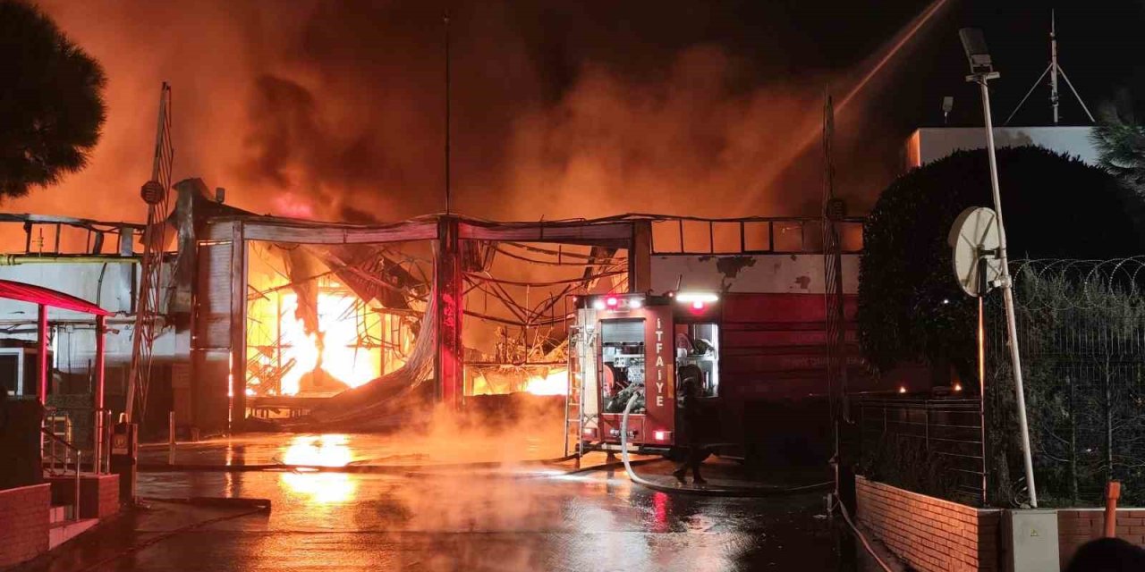 Manisa’da İnci Akü farikasında yangın
